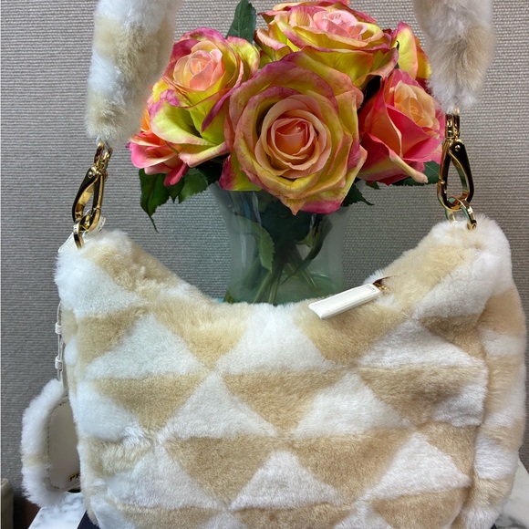 NWT Authentic Prada Re-Edition Beige White Shearling Shoulder Bag - Retail $4000 - Picture 6 of 14